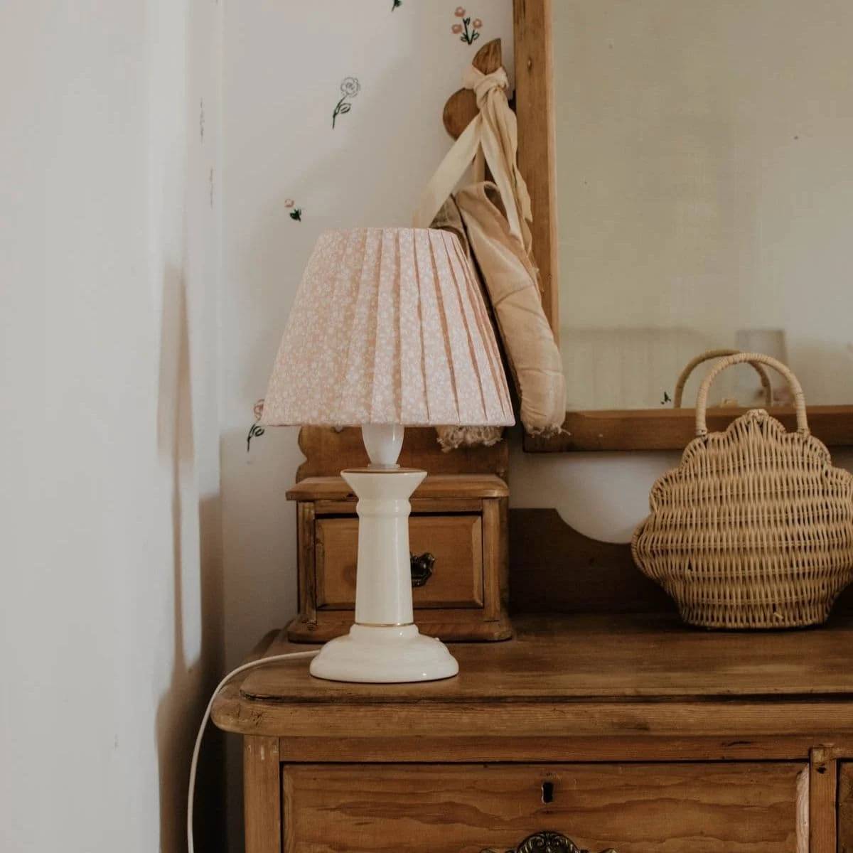 20 DIY Paper Bag Lampshade Ideas Image