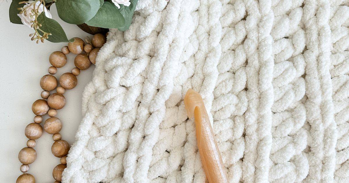 28 Solid Color Crochet Blanket Patterns Image