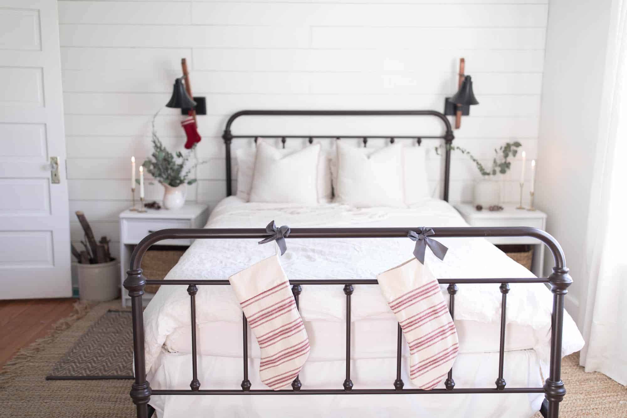 14 DIY Stocking Hangers Ideas Image