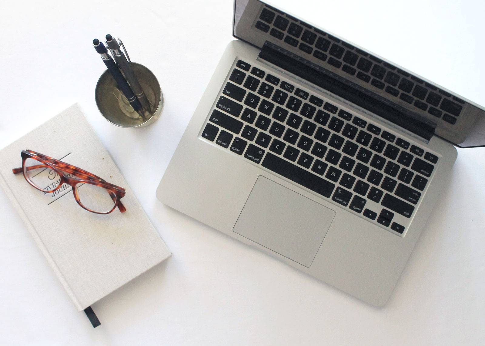 27 DIY Laptop Screen Cleaner Recipes Image