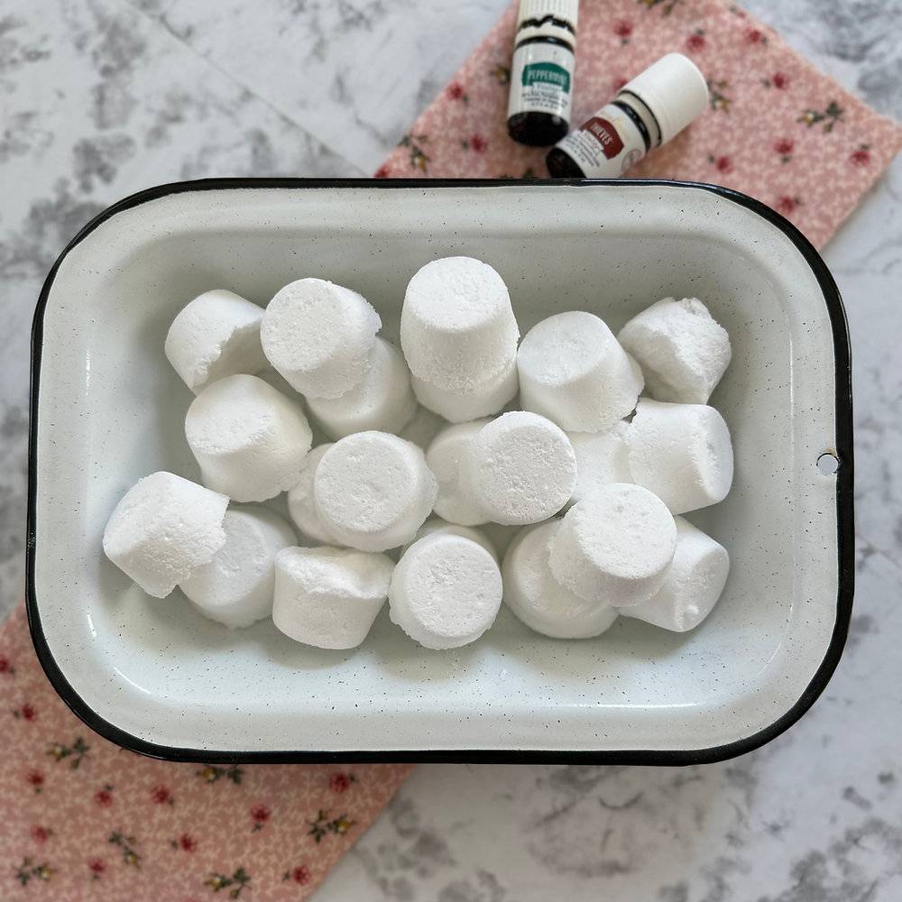 33 DIY Toilet Bombs Image