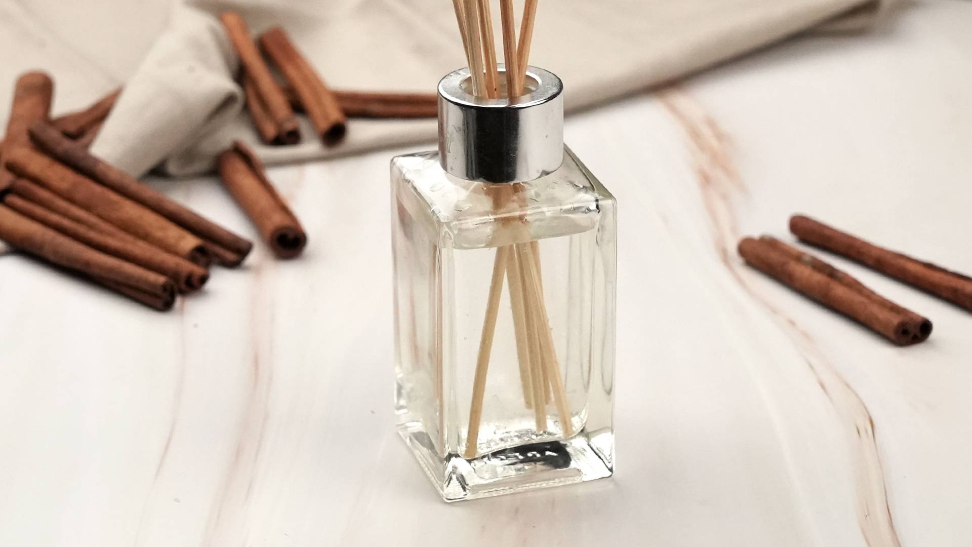 10 Cinnamon Room Spray DIY Image