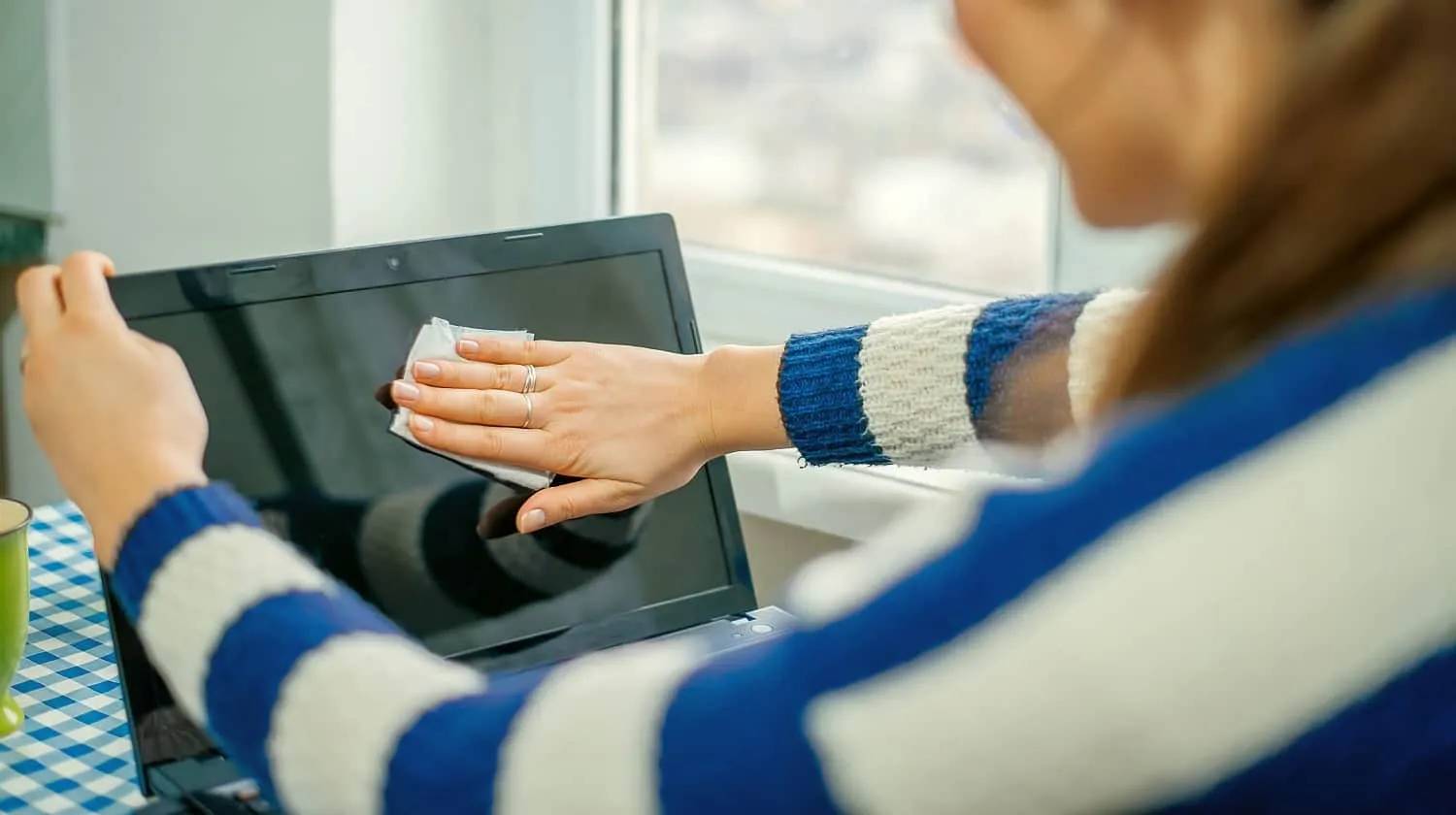 27 DIY Laptop Screen Cleaner Recipes Image