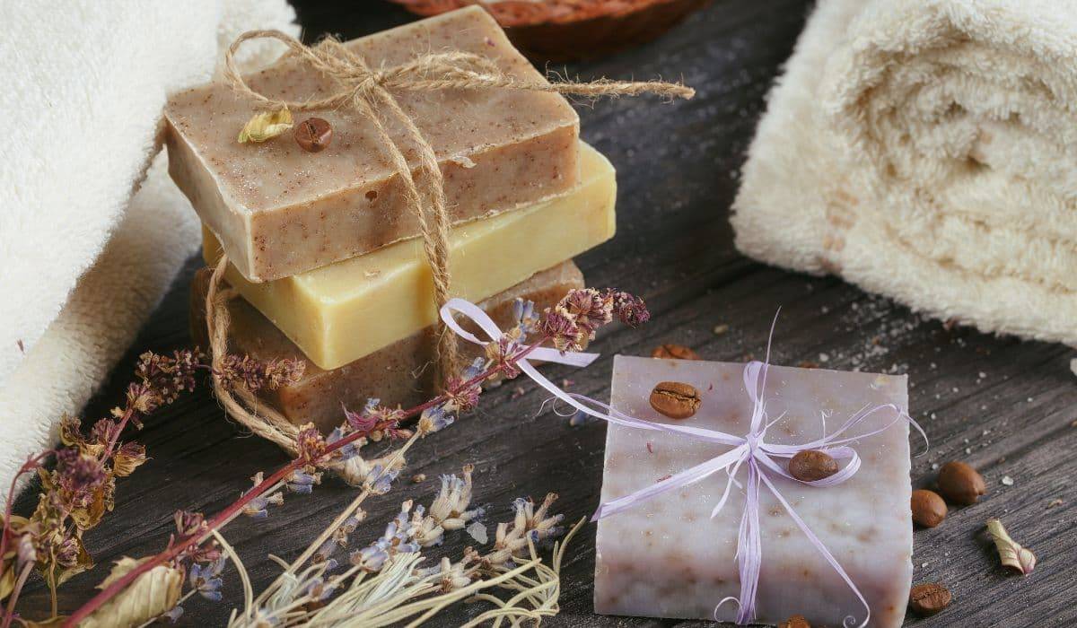 33 Winter Melt and Pour Soap Recipes Image