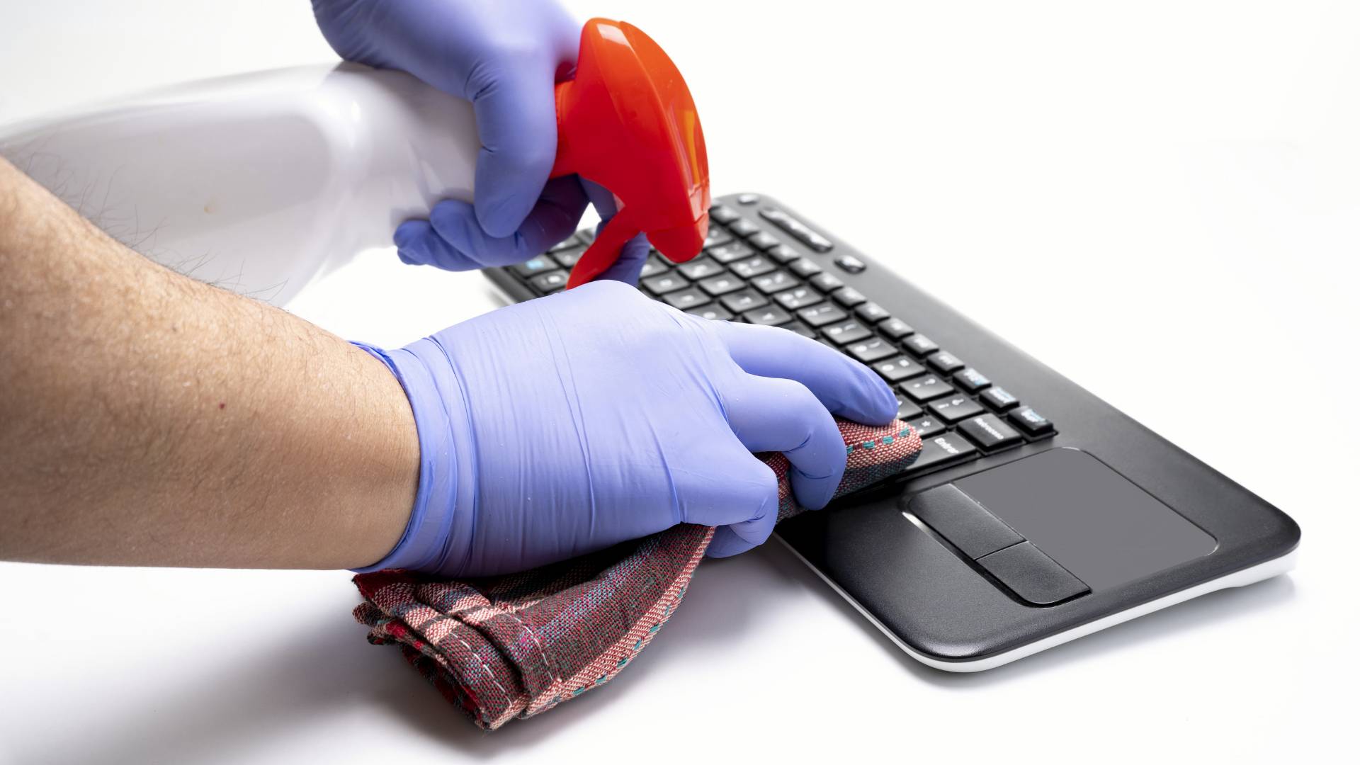 27 DIY Laptop Screen Cleaner Recipes Image