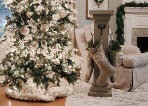 14 DIY Stocking Hangers Ideas Image