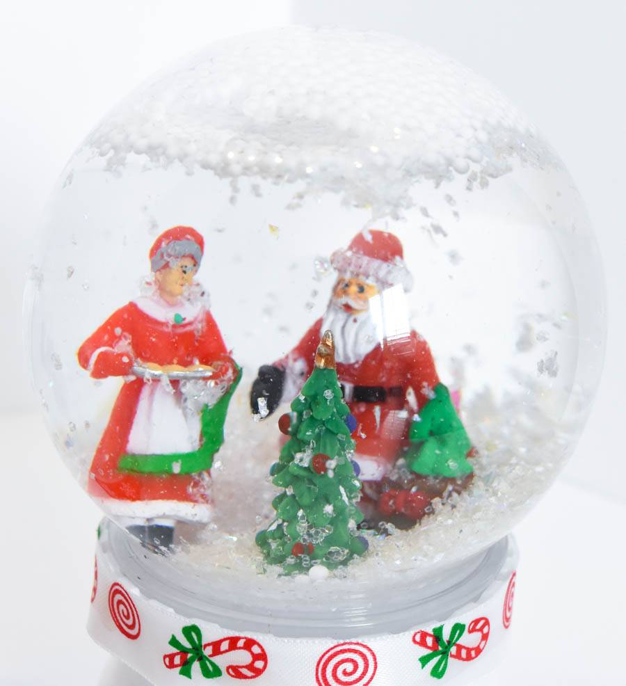 30 DIY Waterless Snow Globe Ideas Image