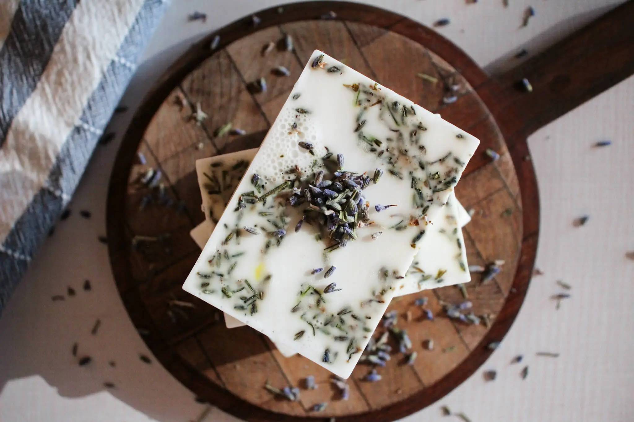 23 DIY Ombre Soap Ideas Image