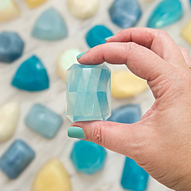22 DIY Geode Soap Ideas Image