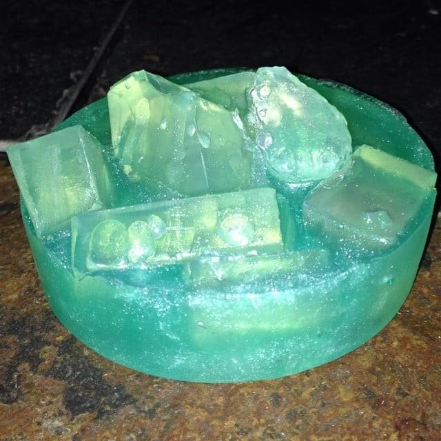 22 DIY Geode Soap Ideas Image