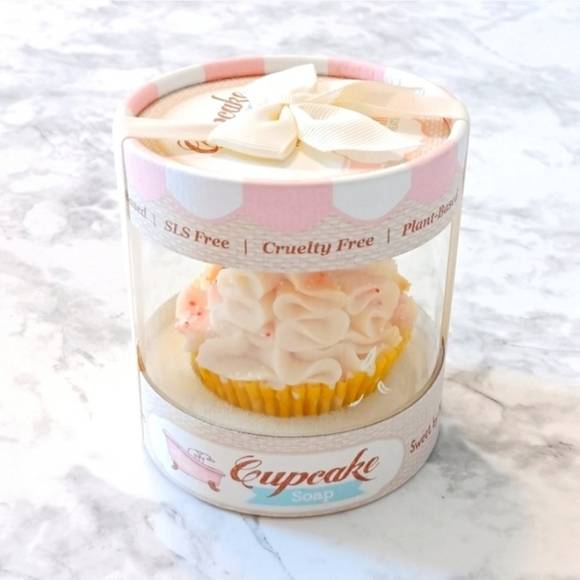 17 Cupcake Soap Recipes Image