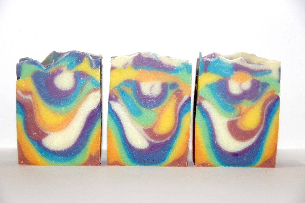 12 Rainbow Soap Tutorials Image