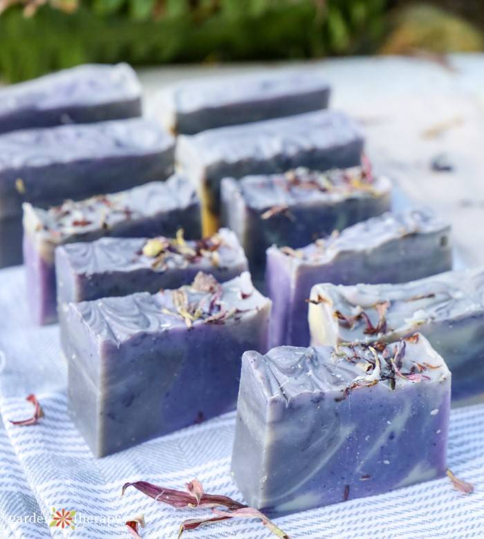 23 DIY Marbled Soap Ideas Image