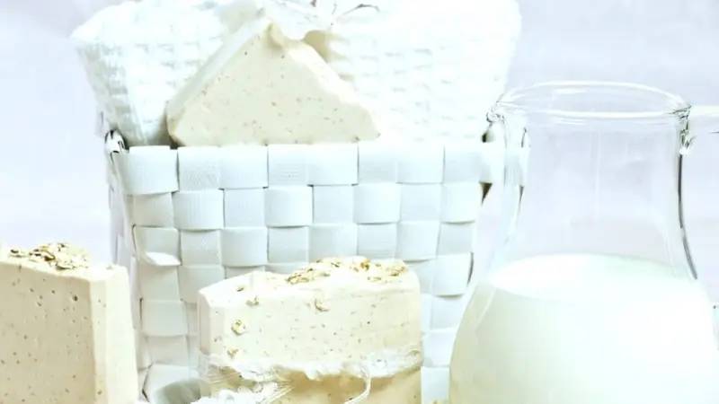 22 Melt and Pour Oatmeal Soap Recipes Image