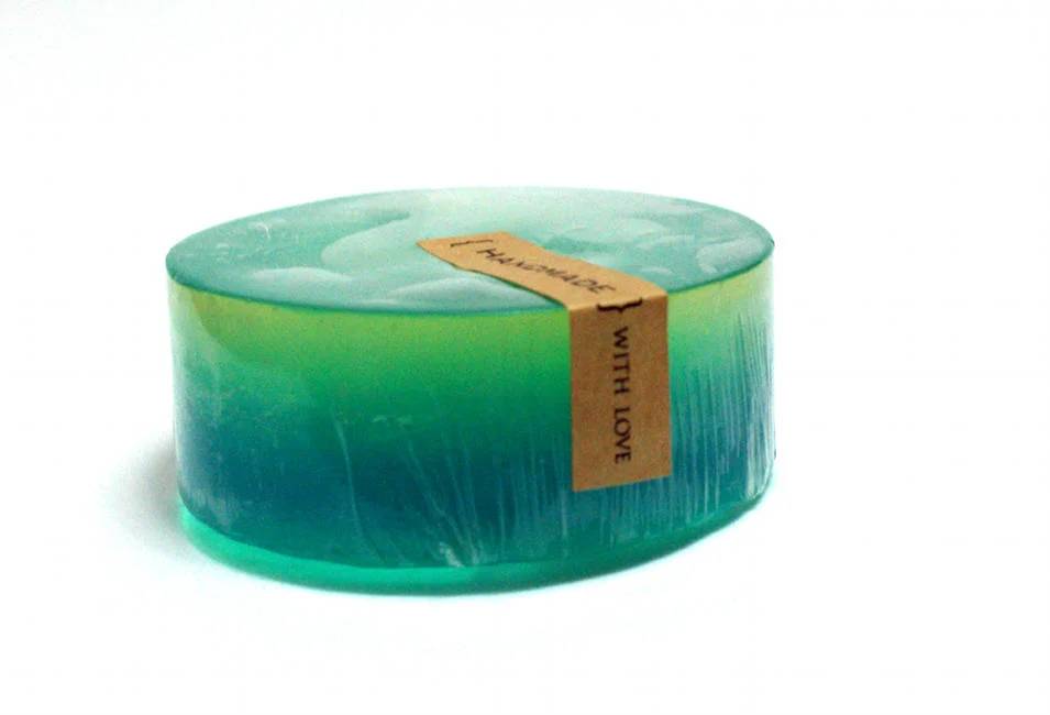 23 DIY Ombre Soap Ideas Image