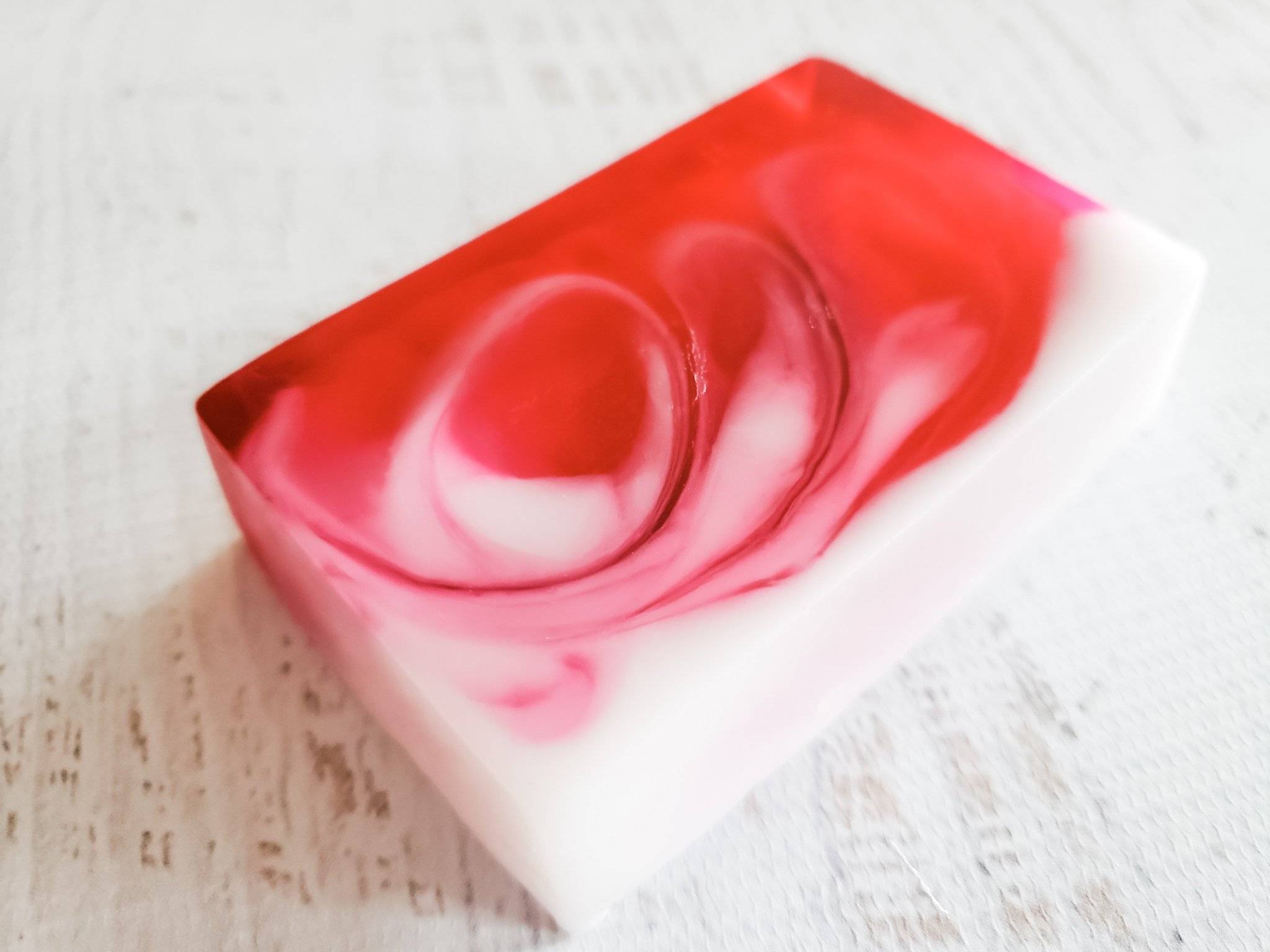 23 DIY Ombre Soap Ideas Image