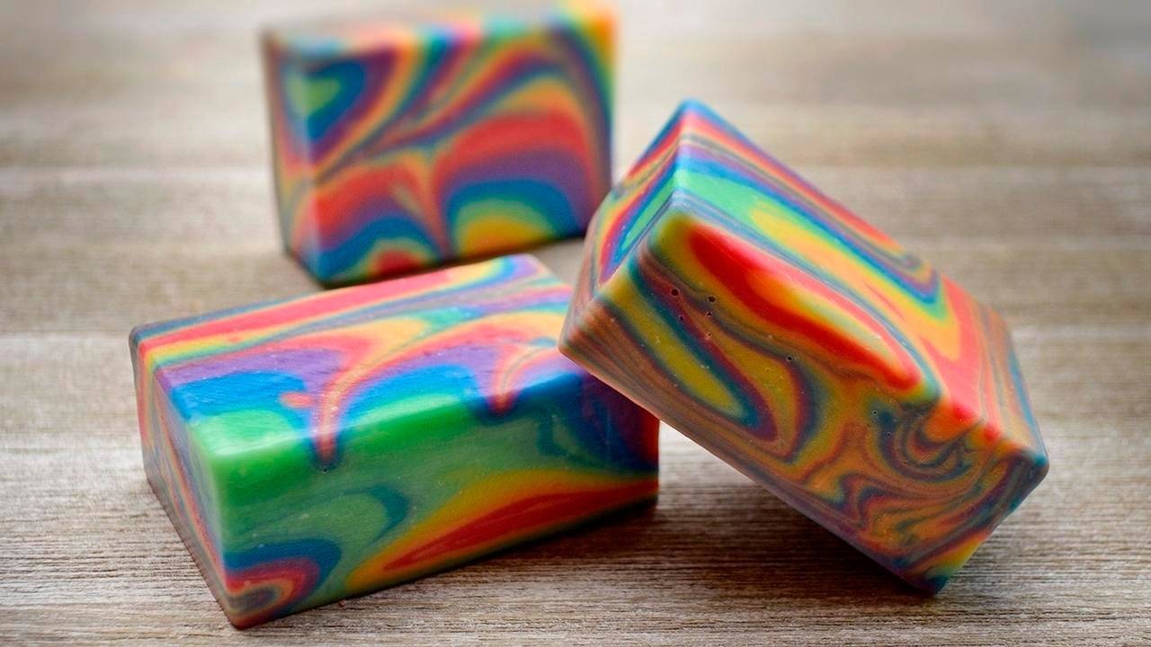 12 Rainbow Soap Tutorials Image