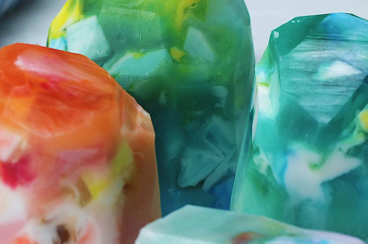 22 DIY Geode Soap Ideas Image