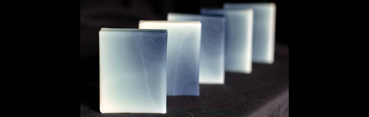 23 DIY Ombre Soap Ideas Image