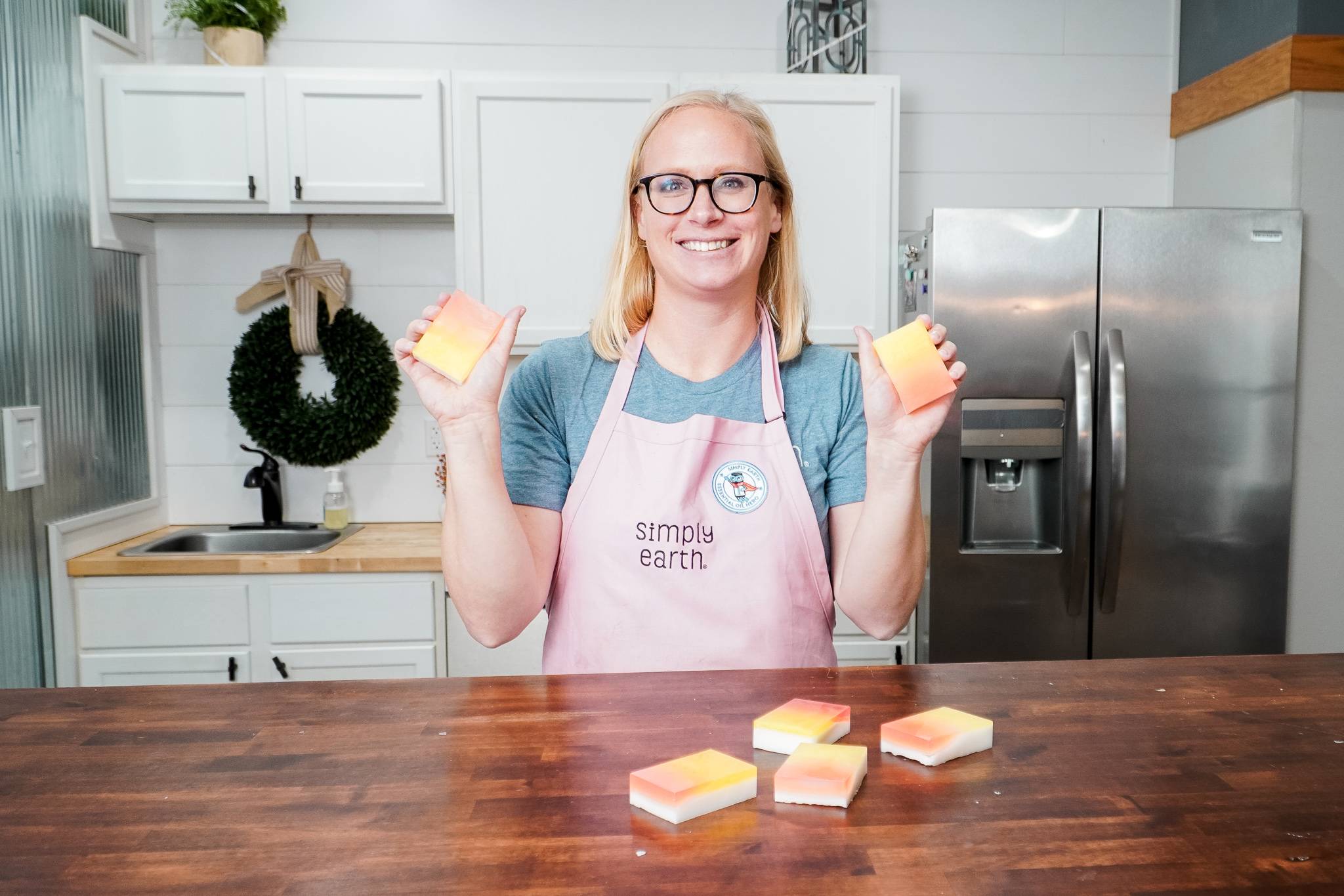 23 DIY Ombre Soap Ideas Image