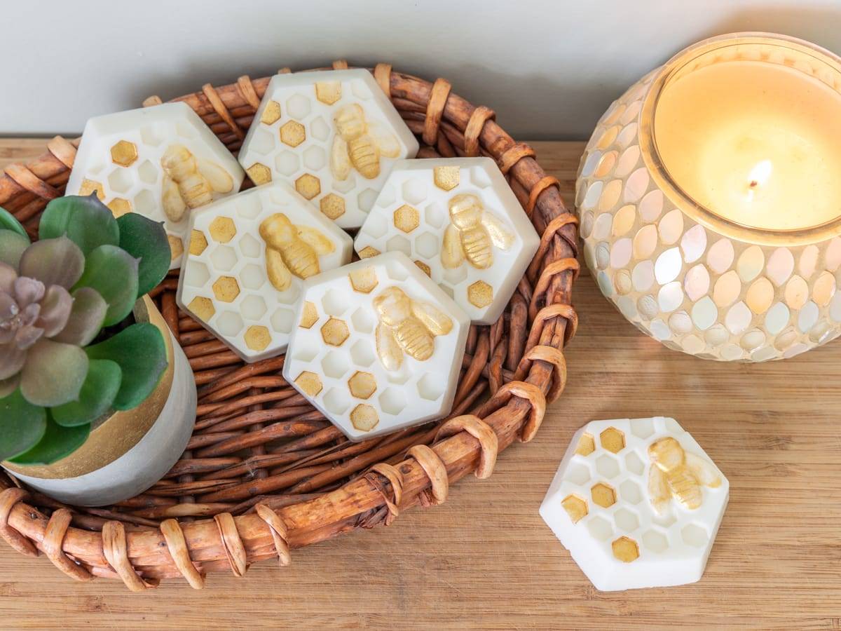 23 DIY Marbled Soap Ideas Image