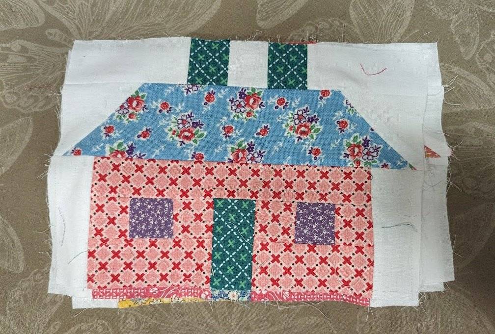 34 Paper Pieced House Quilt Blocks Image