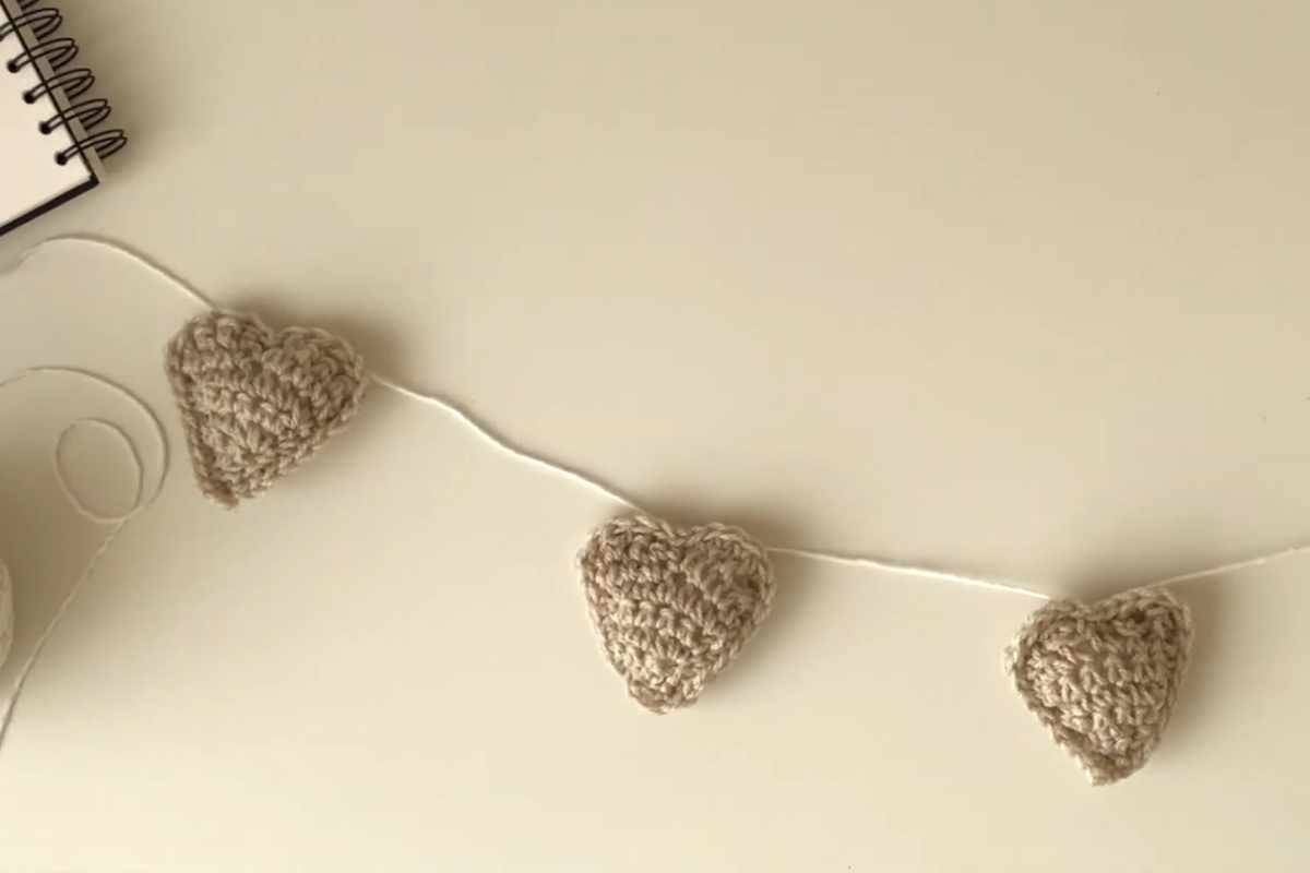 34 Valentines Day Crochet Garland Ideas Image