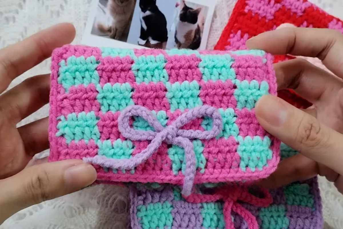 15 Handcrafted Crochet Photo Holders Image