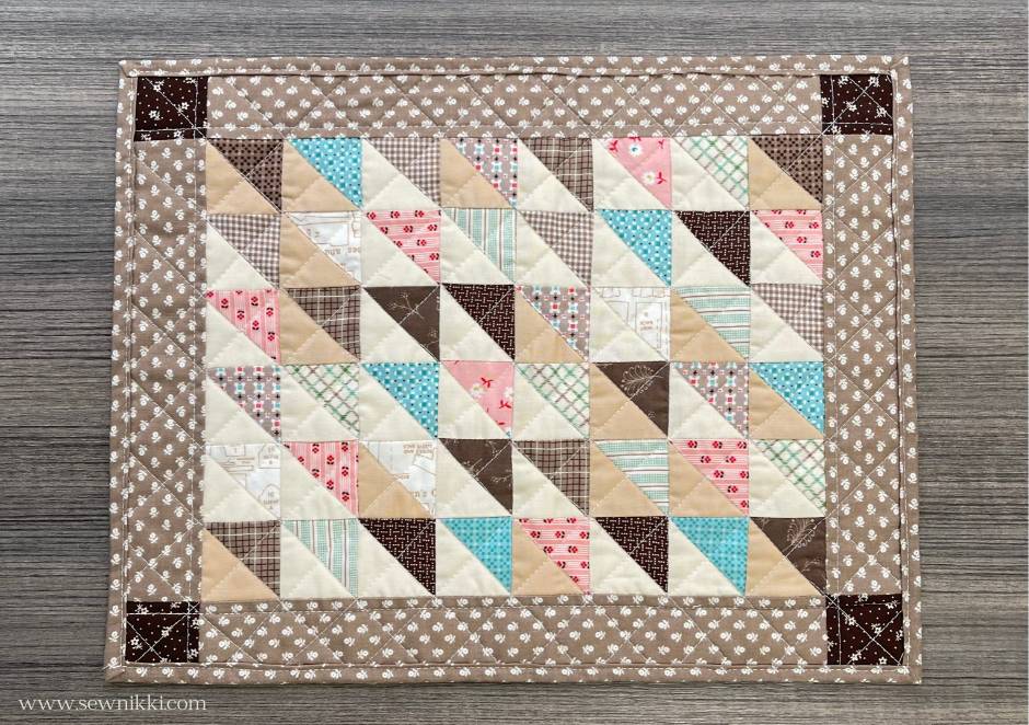 22 Paper Pieced Mini Quilts Patterns Image