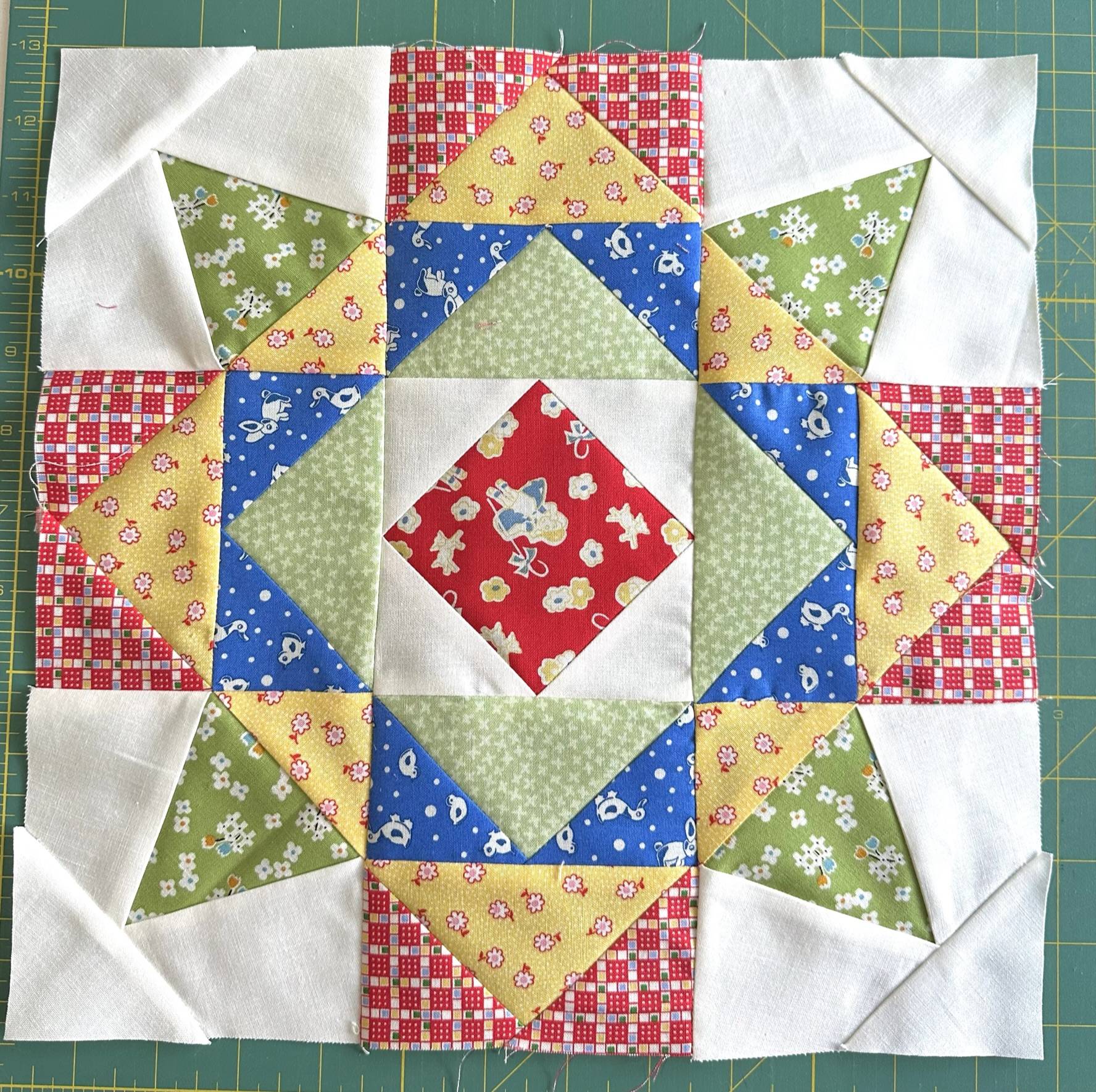22 Paper Pieced Mini Quilts Patterns Image