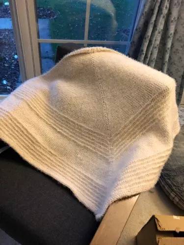 35 Easy Knitted Shawls Patterns Image