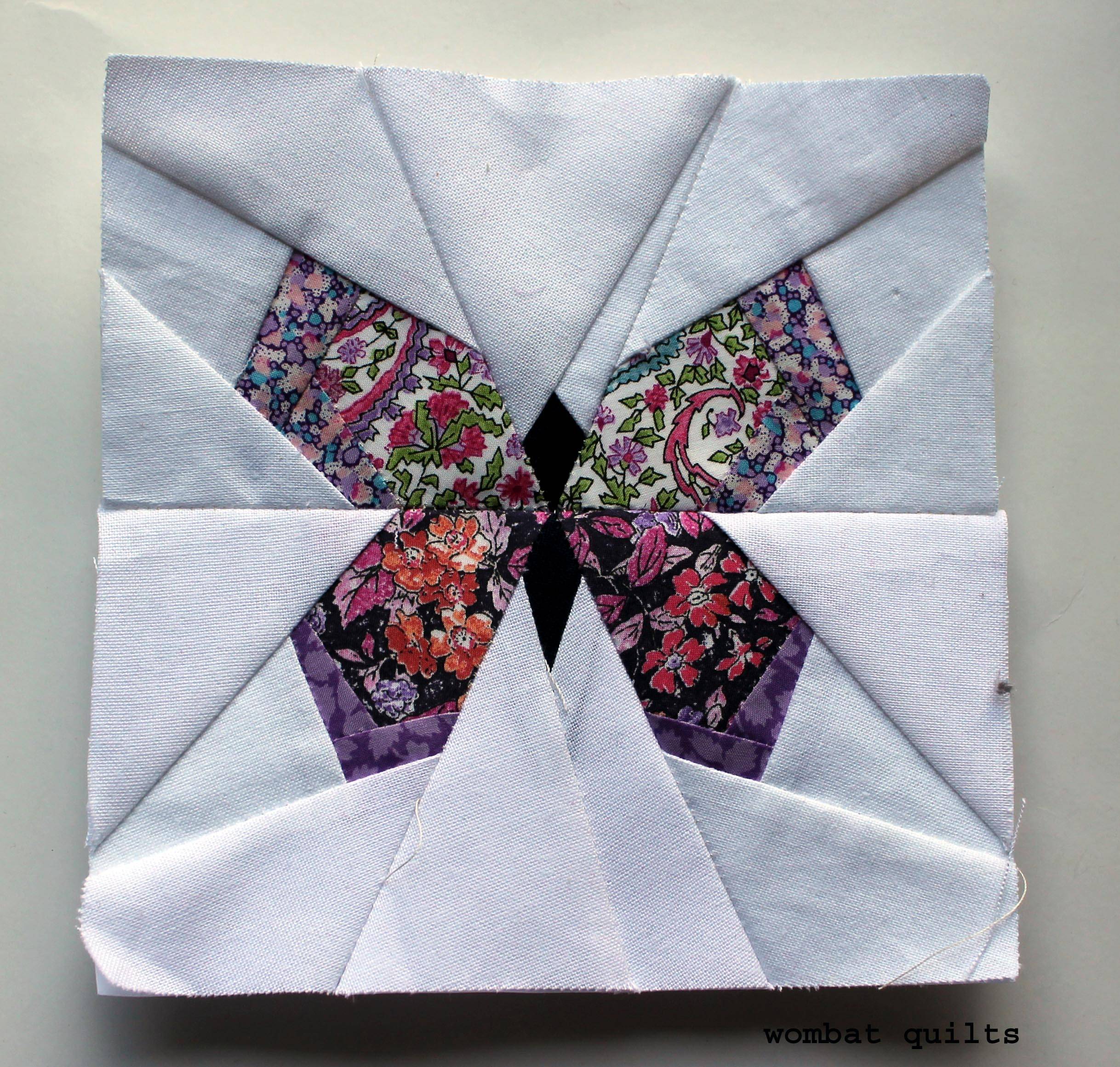 22 Paper Pieced Mini Quilts Patterns Image