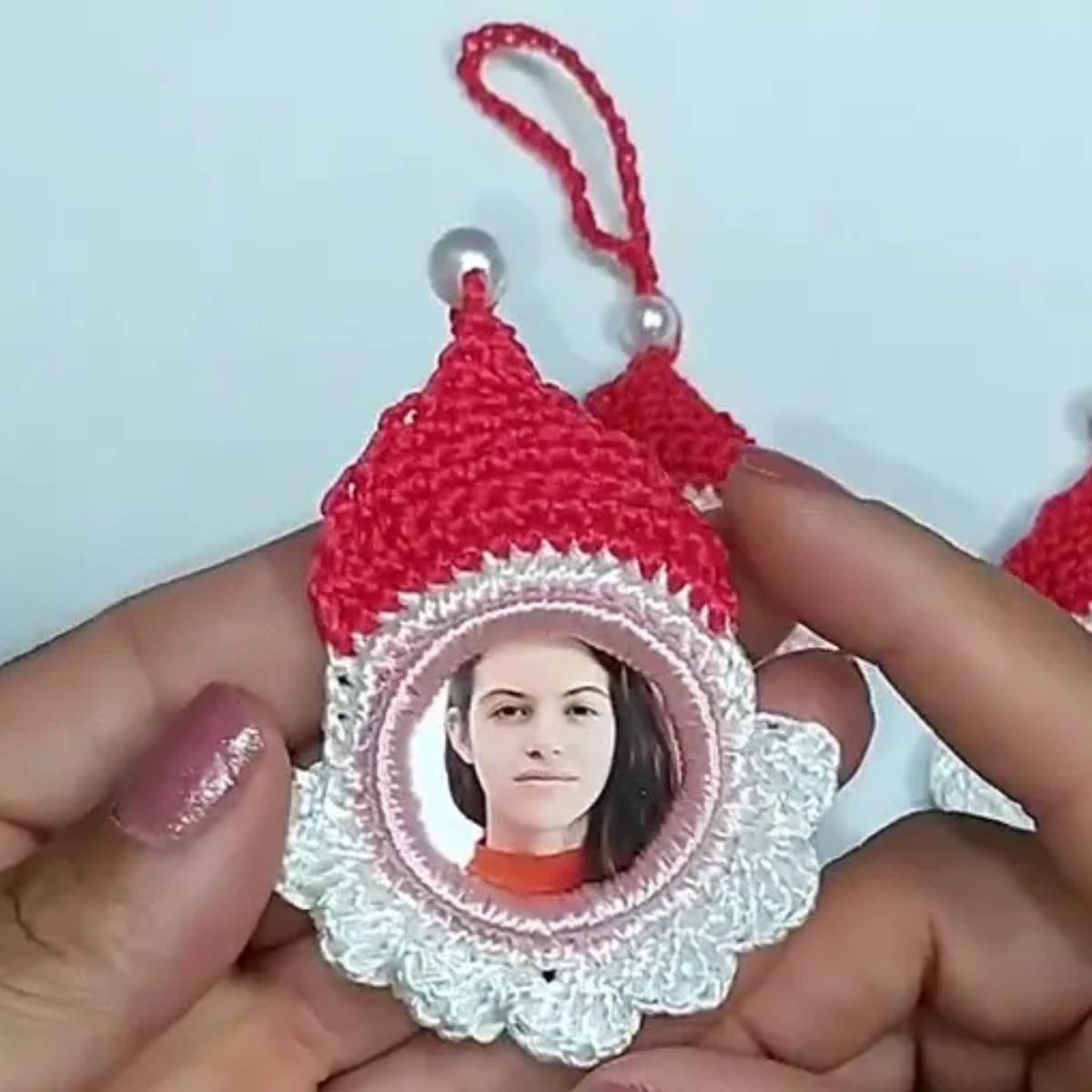 15 Handcrafted Crochet Photo Holders Image