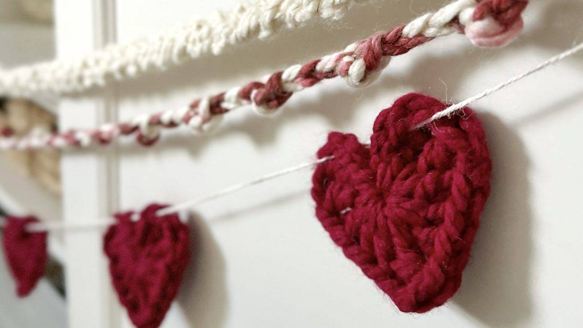34 Valentines Day Crochet Garland Ideas Image