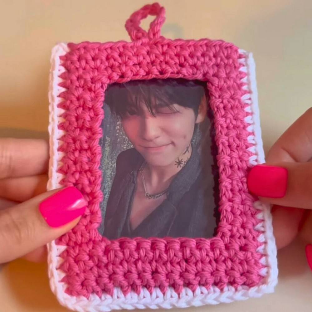 15 Handcrafted Crochet Photo Holders Image