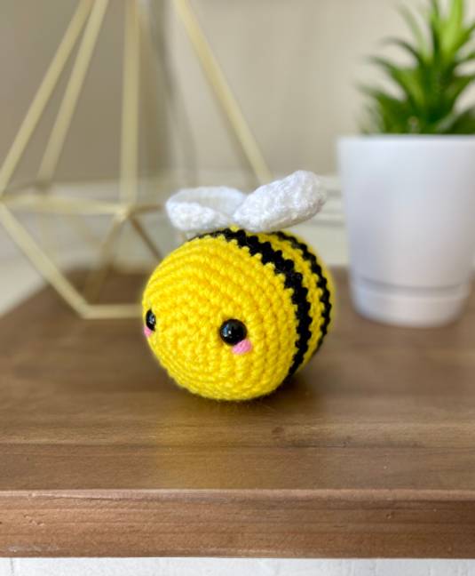 33 Crochet Bee Applique Patterns Image