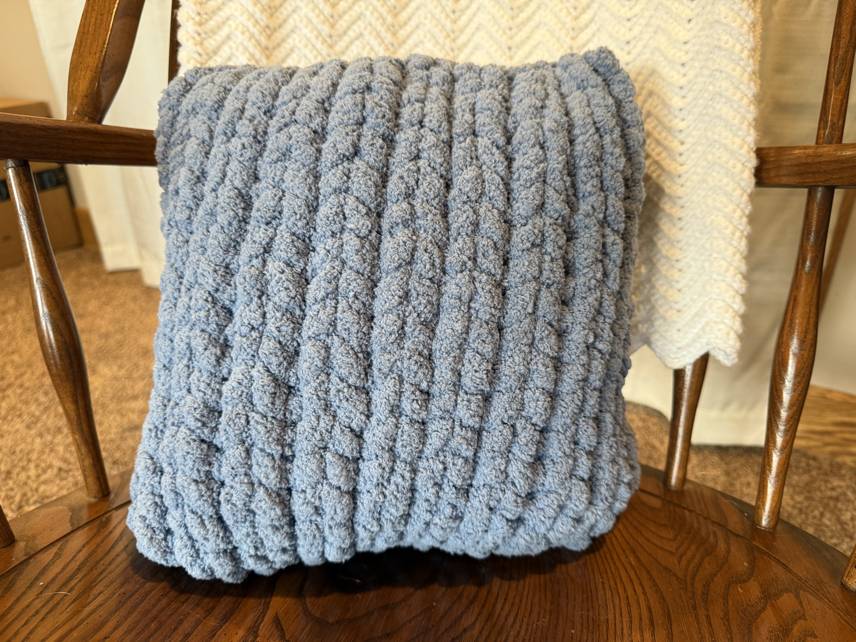17 Finger Knit Pillow Patterns Image