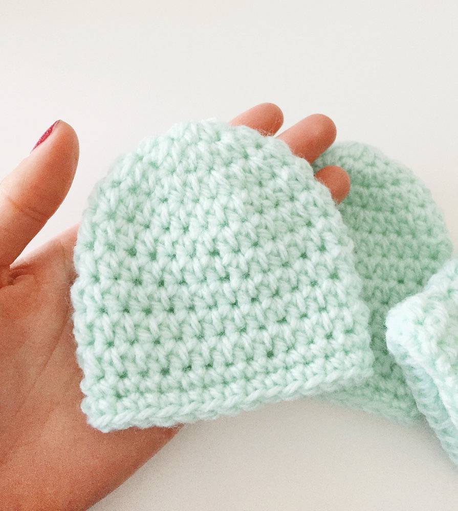 32 Easy Crochet Newborn Beanie Patterns Image
