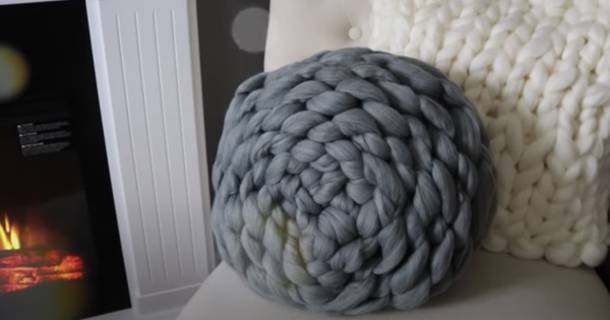 17 Finger Knit Pillow Patterns Image