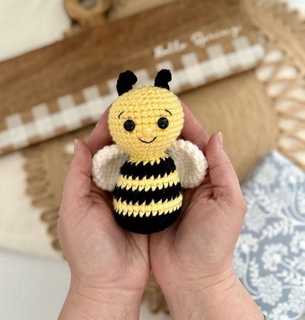 33 Crochet Bee Applique Patterns Image