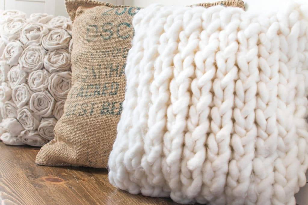 17 Finger Knit Pillow Patterns Image