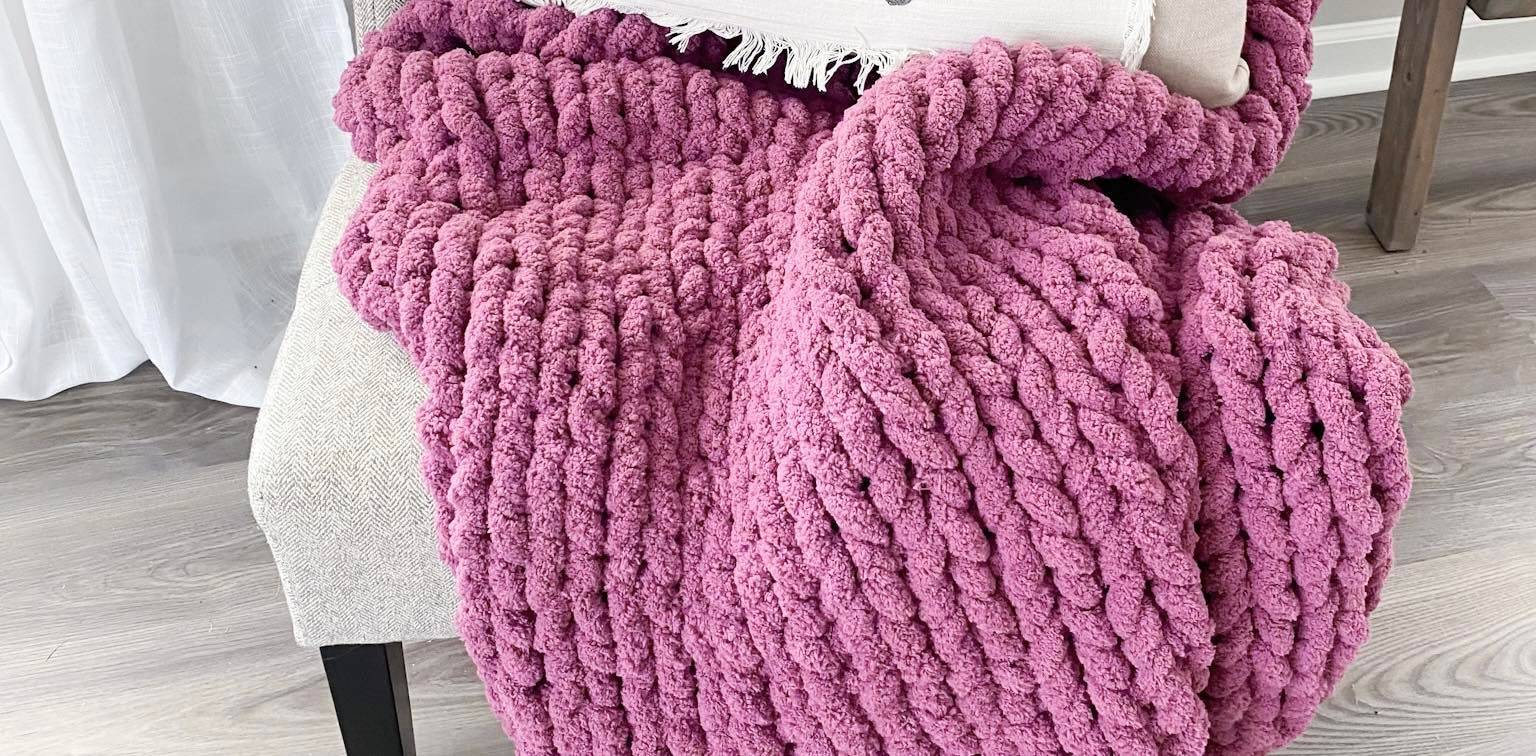 10 2 Color Chunky Knit Blankets Image