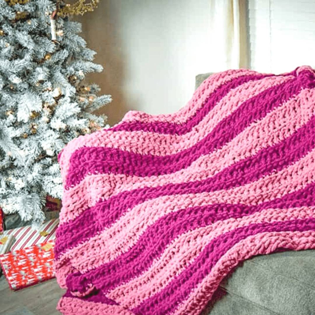 10 2 Color Chunky Knit Blankets Image