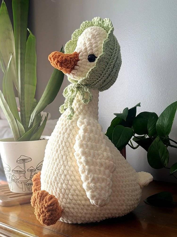 Amigurumi Goose with Bonnet Crochet Project