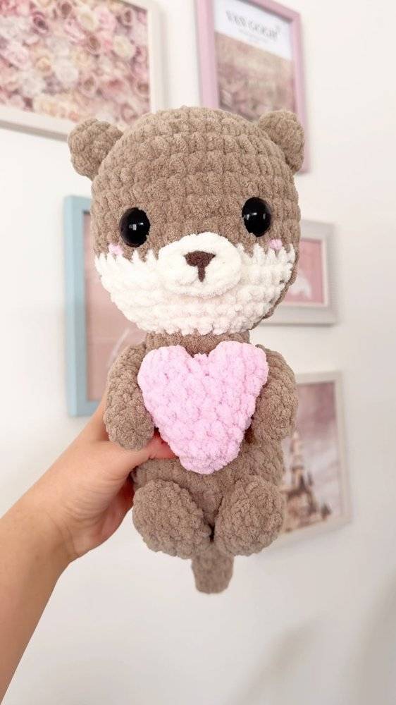 Amigurumi Otter Crochet with Heart Accent