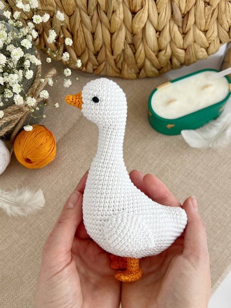 Charming Amigurumi Crochet Goose Pattern