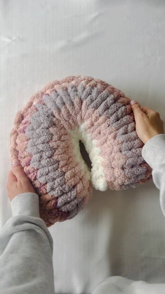 21 Crochet Pillow Patterns Chunky Yarn Neck Pillow Crochet Project