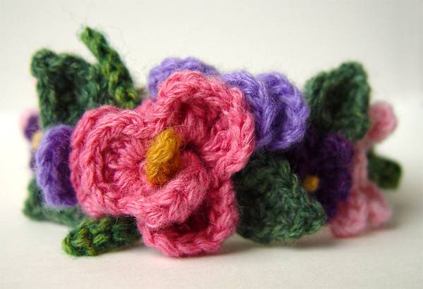 26 Crochet Flower Bracelet Patterns Image