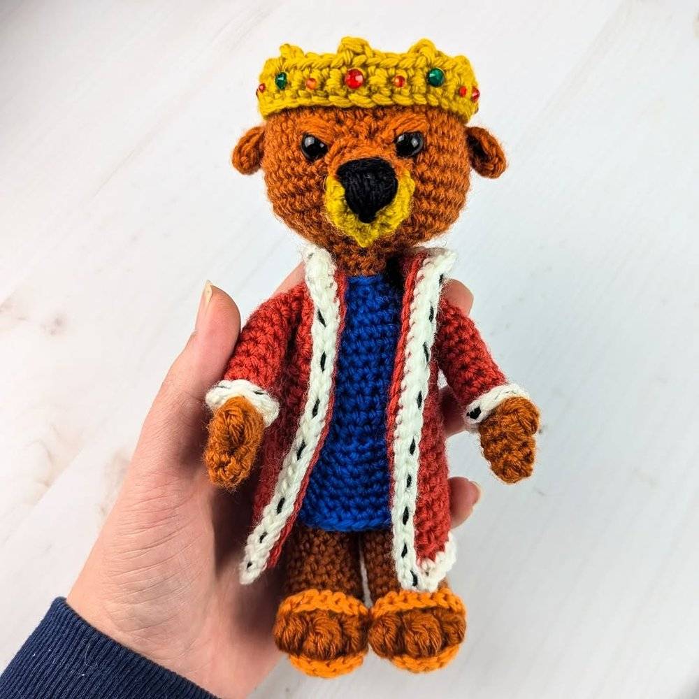 Crocheted King Bear Amigurumi Pattern