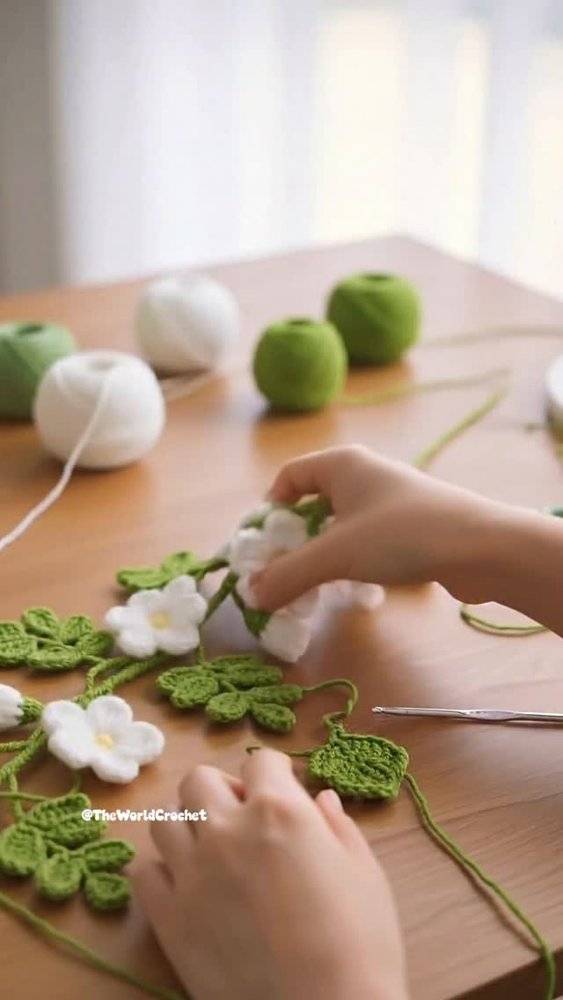Delicate Crochet Flower and Leaf Garland Craft